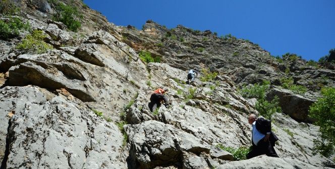 Bitlisteki Hamam Dağının doğa harikası mağaraları