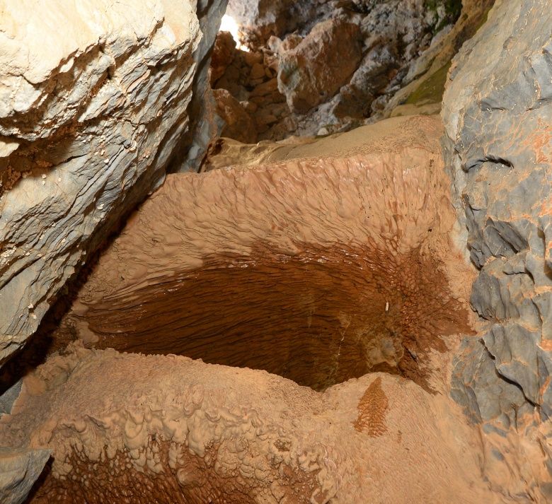 Bitlis'teki Hamam Dağının doğa harikası mağaraları