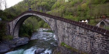 Artvinin daire oluşturan tarihi Çifte Köprüleri