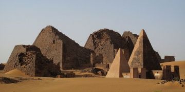 Prof. Dr. Abdu Osman ve Dr. Nuha Abdulhafız Sudan Piramitlerini anlattı