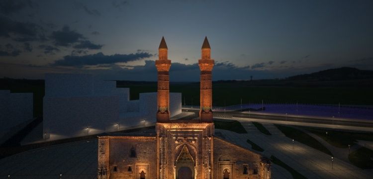 Sivas'ın tarihi eserleri geceleri aydınlatılacak