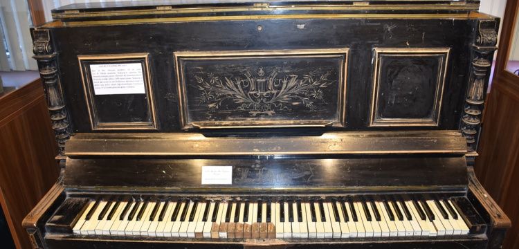 350 yıllık 4 ahşap piyanodan en sağlamı Kars'ta sergileniyor