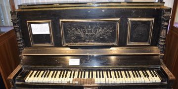 350 yıllık 4 ahşap piyanodan en sağlamı Karsta sergileniyor