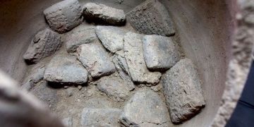 Iraktaki arkeoloji kazılarında çok sayıda tablet bulundu