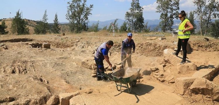 Milas'ta keşfedilen elips şekilli yapı arkeologları şaşırttı