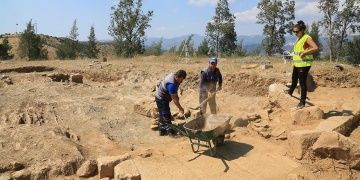 Milasta keşfedilen elips şekilli yapı arkeologları şaşırttı