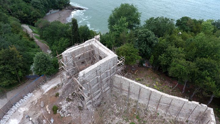 Düzce'deki Ceneviz Kalesi