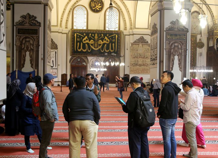 Bursa Ulu Camii hat müzesini andırıyor