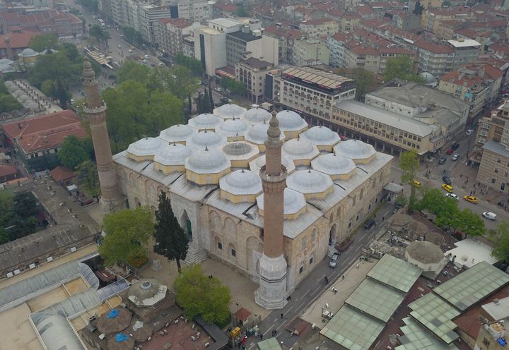 Bursa Ulu Camii hat müzesini andırıyor