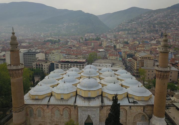 Bursa Ulu Camii hat müzesini andırıyor