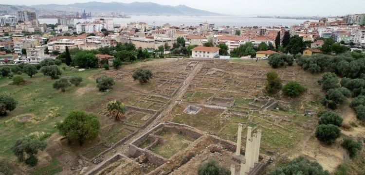 Smyrna Antik Kentinde Santorini külleri bulundu