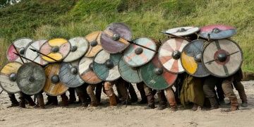 Vikingler savaşırken kalkan duvarı kullanıyor muydu?