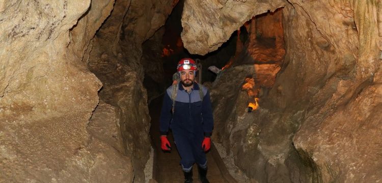 Burdur İnsuyu Mağarası doğa ve macera tutkunu öğrenciler araştırıyor