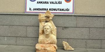 Antalyadan tarihi eser satmak için geldikleri Ankarada yakalandılar