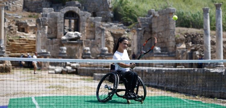 Perge Antik Kentinde Tenis Turnuvası Açılışı