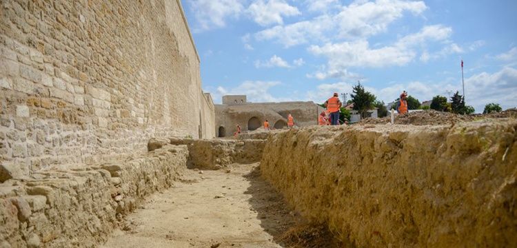 Seddülbahir Kalesinde restorasyon çalışmaları sürüyor