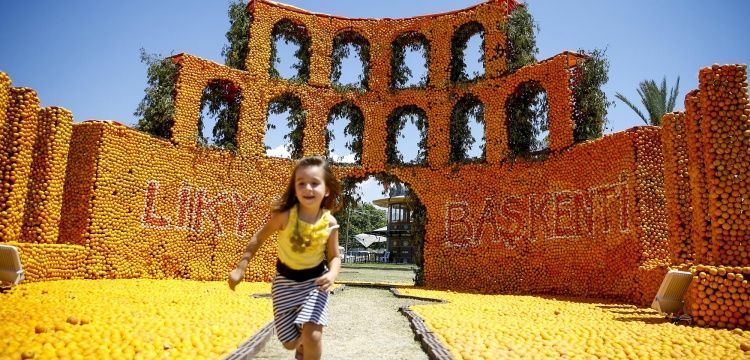 Finike Festivalinde 50 ton portakal kullanıldı