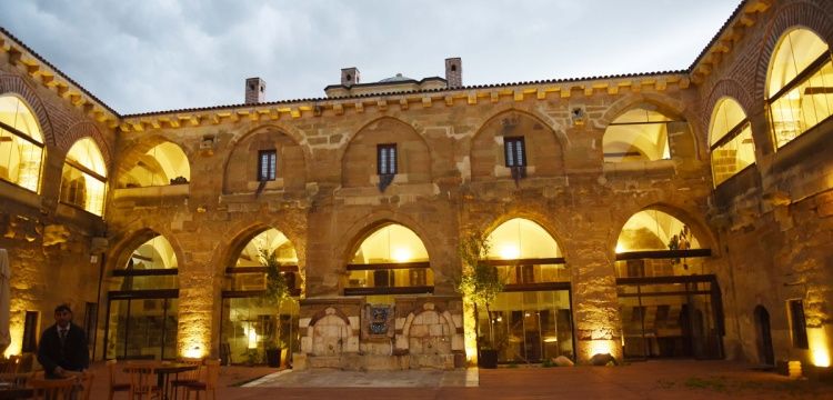 Tarihi Taşhan restore edilerek butik otele çevrildi