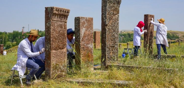 Ahlat Selçuklu mezar taşları restore edilerek aşivlendi