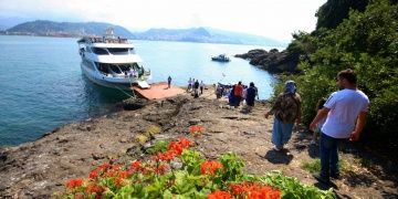 Giresun Adasına her yıl daha fazla turist geliyor
