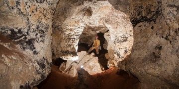 Kırımda mamut fosil parçaları bulunan mağara keşfedildi