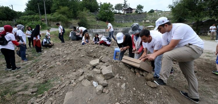 Lise Öğrencileri Prusias ad Hypium kazı çalışmasına katıldı