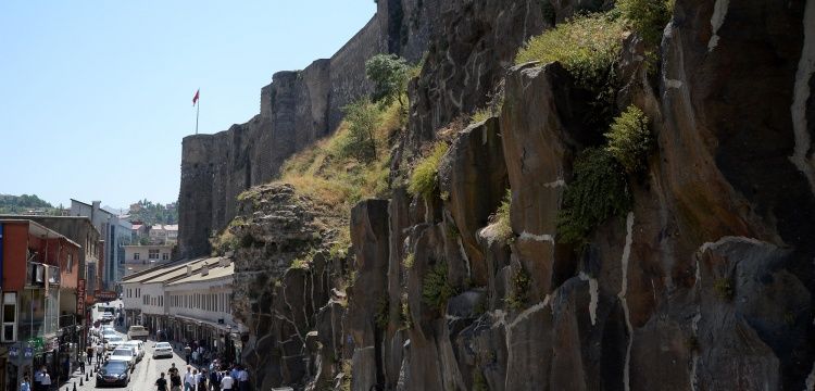 Bitlis Kalesinde arkeoloji kazıları yeniden başladı