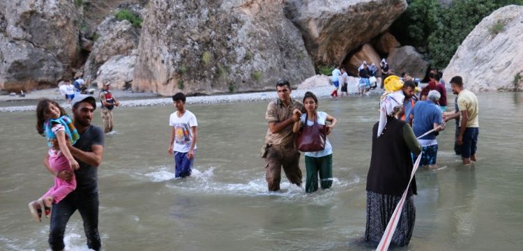 Kanyonda mahsur kalan piknikçileri itfaiye ve jandarma kurtardı