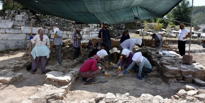 Antik kentte sıcaklar arkeologları olumsuz etkiliyor