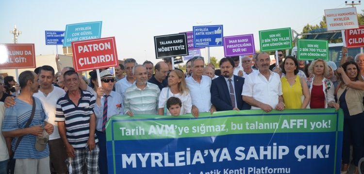 Myrleia Antik Kentine yapılan AVM eylemle protesto edildi