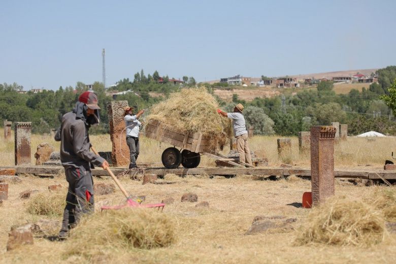 Ahlat Selçuklu Meydan Mezarlığından manzaralar