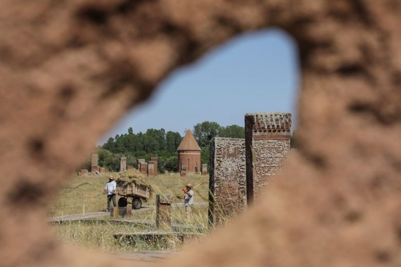 Ahlat Selçuklu Meydan Mezarlığından manzaralar