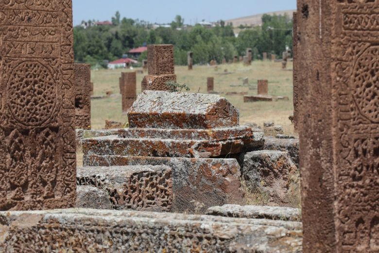 Ahlat Selçuklu Meydan Mezarlığından manzaralar