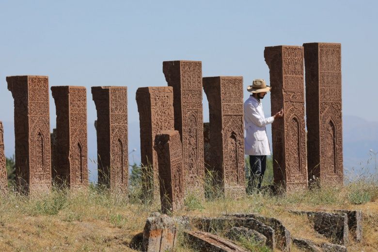 Ahlat Selçuklu Meydan Mezarlığından manzaralar