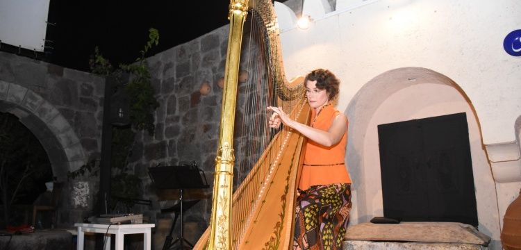 Arp Sanatçısı Şirin Pancaroğlu Bodrumda Konser Verdi