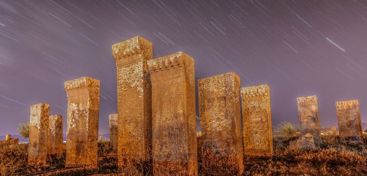 Ahlat Selçuklu Mezarlığı Tarihe Işık Tutuyor