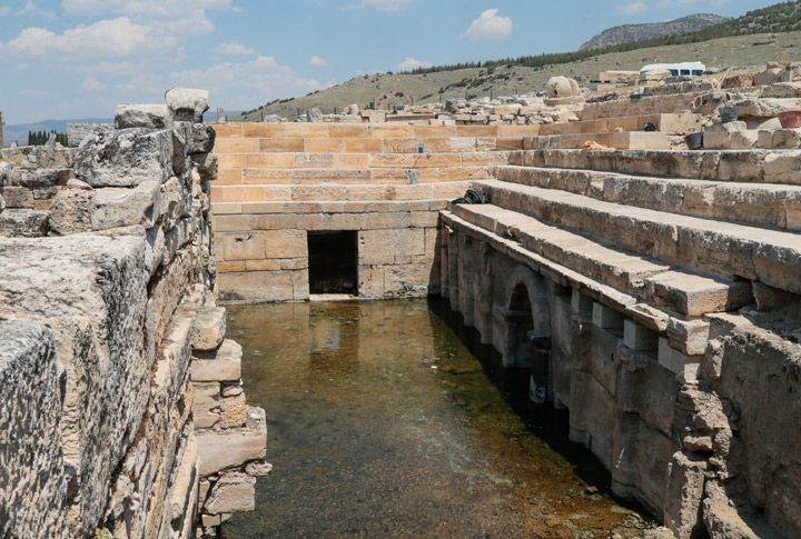 Hierapolis Antik Kenti'nin beyaz cenneti ve cehennem kapısı