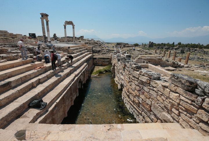 Hierapolis Antik Kenti'nin beyaz cenneti ve cehennem kapısı