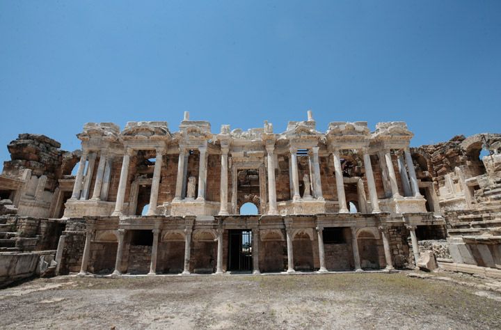 Hierapolis Antik Kenti'nin beyaz cenneti ve cehennem kapısı