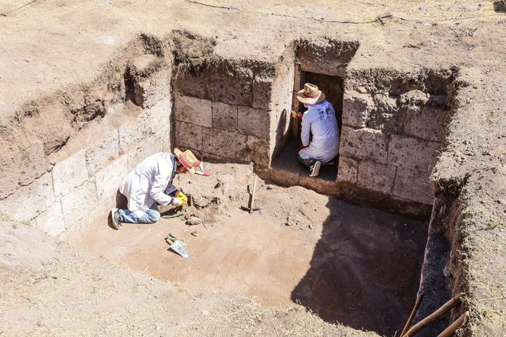 Ahlat'taki gizemli Selçuklu akıt mezarları