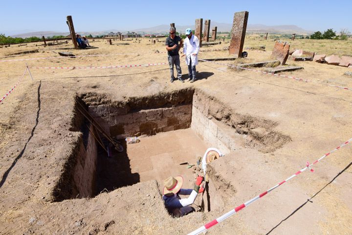 Ahlat'taki gizemli Selçuklu akıt mezarları