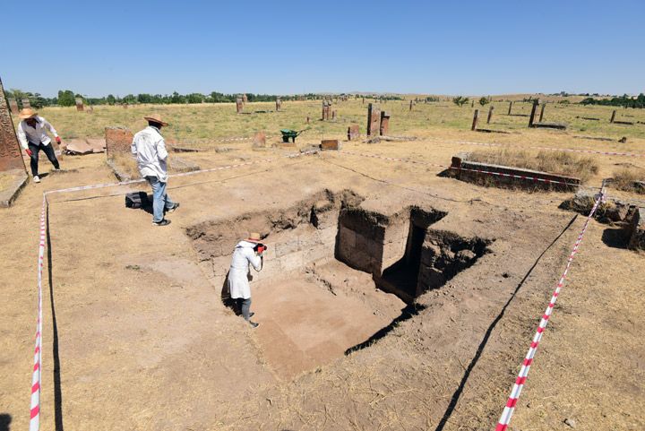 Ahlat'taki gizemli Selçuklu akıt mezarları