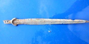 Romanyada bir işçi bronz çağından kalma kılıç buldu