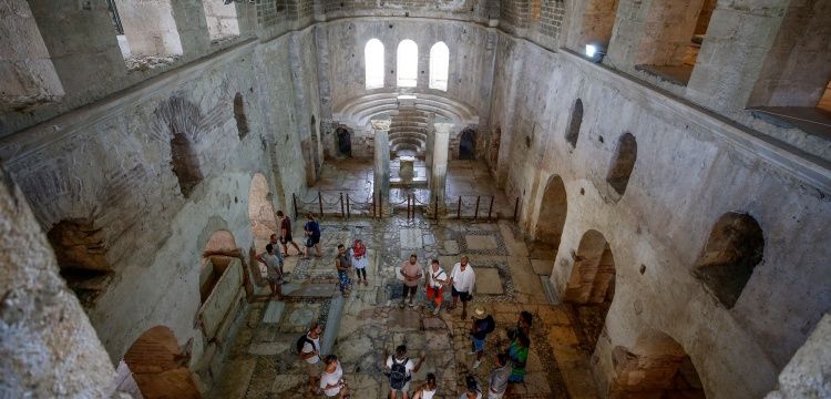 Aziz Nikolaos Kilisesini Ziyaret Edip Hacı Oluyorlar