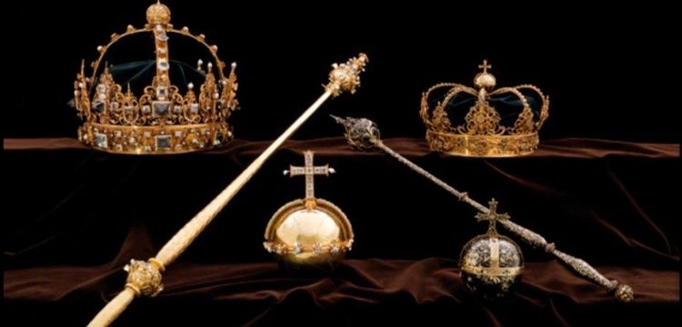 Sürat motorlu hırsızlar İsveç kral ve kraliçesinin 400 yıllık taçlarını çaldı