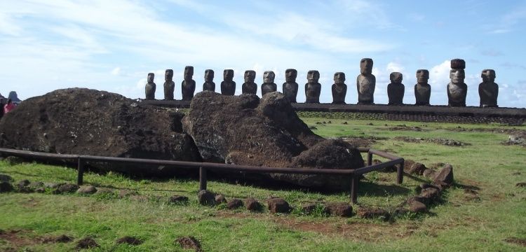 Şili'de 100'e yakın Moai heykeli Paskalya Adası yangınlarında hasara uğradı