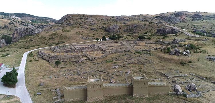 Hattuşa antik kenti ve Yazılıkaya Açık Hava Tapınağı turistleri bekliyor