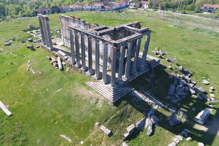 Anadolu'daki en iyi korunmuş Zeus Tapınağı