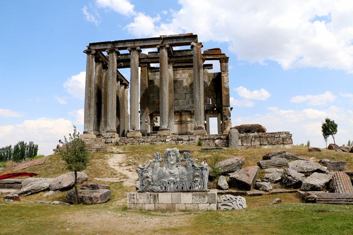 Anadolu'daki en iyi korunmuş Zeus Tapınağı