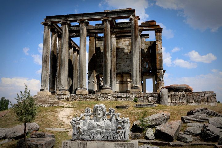 Anadolu'daki en iyi korunmuş Zeus Tapınağı